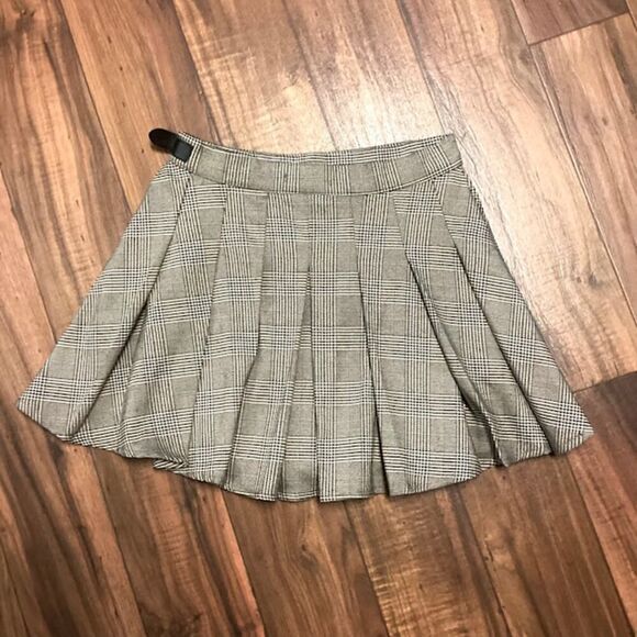 Forever 21 Side Buckle Plaid Pleated Wrap Mini Skirt Size Medium - Picture 4 of 9